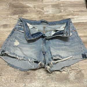 Lucky Brand relaxed fit mid rise cut off jean shorts like new.